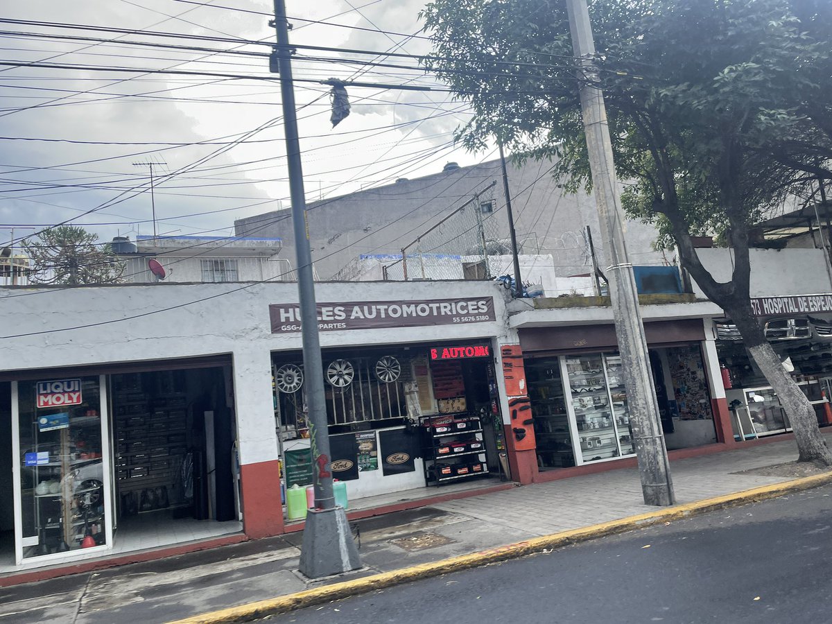 merazr's tweet photo. Se quejaron de que quisieron “uniformar” la Cuauhtémoc, pero no dicen nada de la homogeneidad guinda de Xochimilco https://t.co/5Yk4wzvAnQ