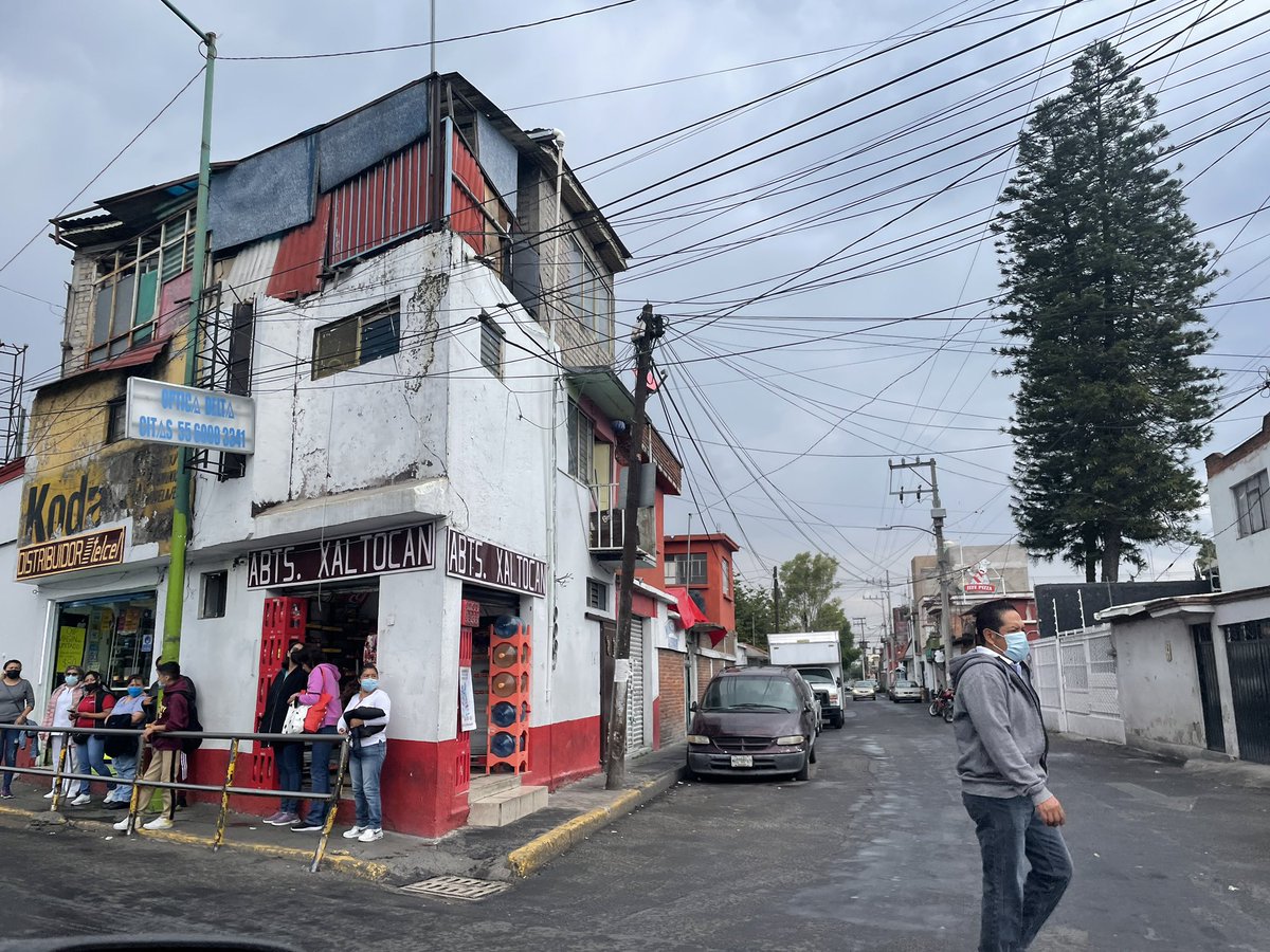 merazr's tweet photo. Se quejaron de que quisieron “uniformar” la Cuauhtémoc, pero no dicen nada de la homogeneidad guinda de Xochimilco https://t.co/5Yk4wzvAnQ