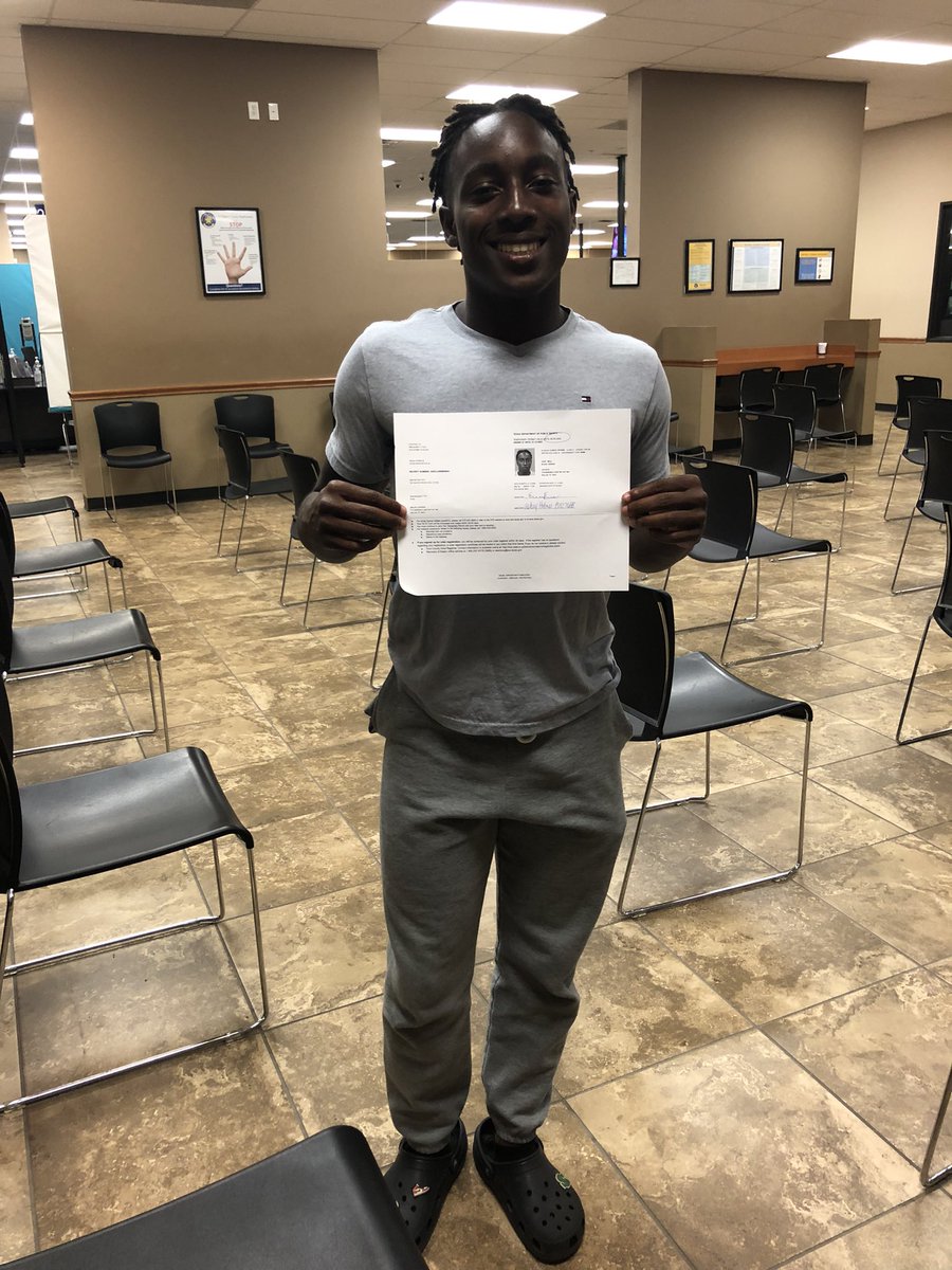 GenesisRainey's tweet photo. So proud of you @eli4oe6ixx you are checking off goals one at a time 👏🏾💪🏾#LicenseDriver https://t.co/eVvvJaAYLx