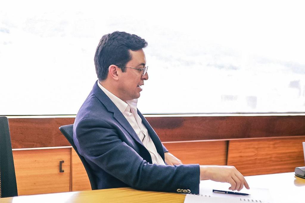 dariovherrera's tweet photo. ¡Comprometidos con la reconstrucción de #Manabí! 🤝

Junto con el gobernador de #Manabí, @juanfranciscoNH, tratamos sobre las obras pendientes y próximos proyectos de vialidad y construcción para el beneficio de los manabitas. https://t.co/j7CV4dGWSk