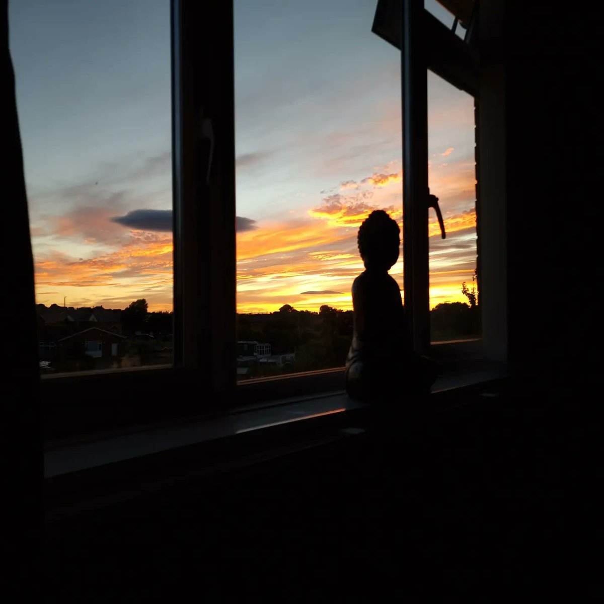 sday69's tweet photo. Love the sky's from my flat... https://t.co/rB69MOZu7x