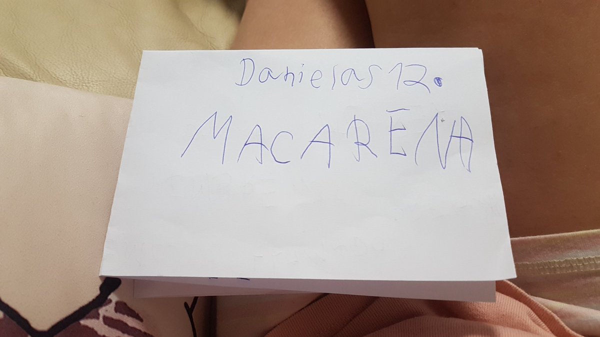 Kelaa46's tweet photo. Unas niñas vinieron hoy a buscar a una de mis hermanas.
Ellas querían que bajase a jugar, pero los Karens no estaba en casa, así que dejaron una nota.
Adjunto carta: https://t.co/AtkV0uK5TP
