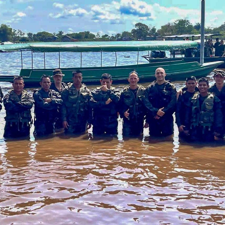 MARFORSOUTH's tweet image. #StrongerTogether

@usmarines &amp;amp; @naval_peru participated in exercise Amazon Exchange 2022! The bilateral training exercise provided an opportunity to improve tactics, techniques, &amp;amp; procedures while operating in a jungle environment.

#EnduringPromise | #MARFORSOUTH | @Southcom