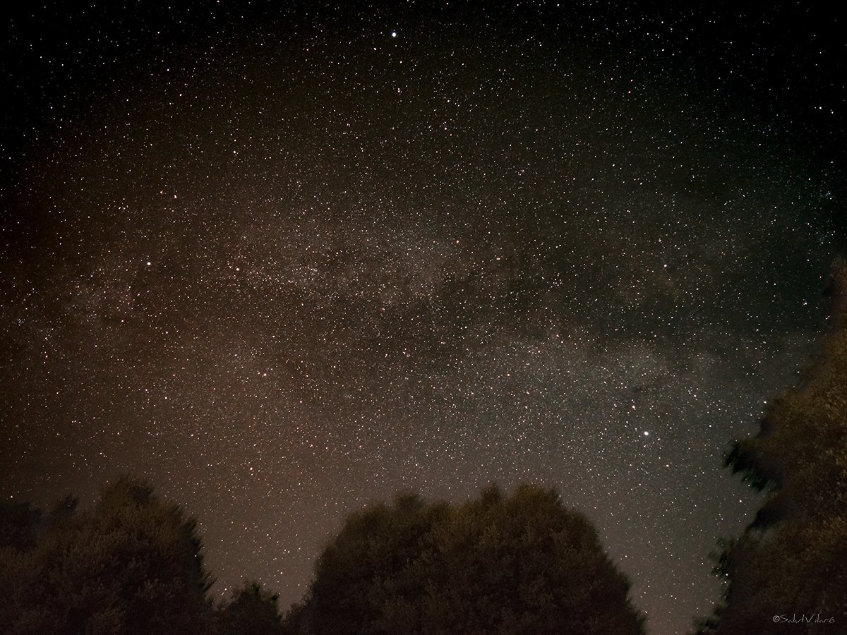 salutvilaro's tweet photo. El triangle d'estiu i la Via Làctia. #ViaLàctia #TriangleEstiu #Deneb #Vega #Altair #miremelcel #astromonia #astrofotografia #astronomy #astrophotography https://t.co/0c6OO6cL6P