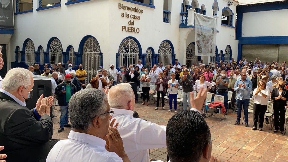 adbernabe's tweet photo. En la casa “Carlos Andrés Pérez” de El Paraíso, quedó juramentado @MiguelenaAzocar, como Secretario General Seccional #Caracas y todos los miembros del CES. #AcciónDemocrática está con el pueblo, movilizados en todos los rincones del país, porque en el 2024 #VolveremosAMiraflores https://t.co/4zoZ5o4PHV