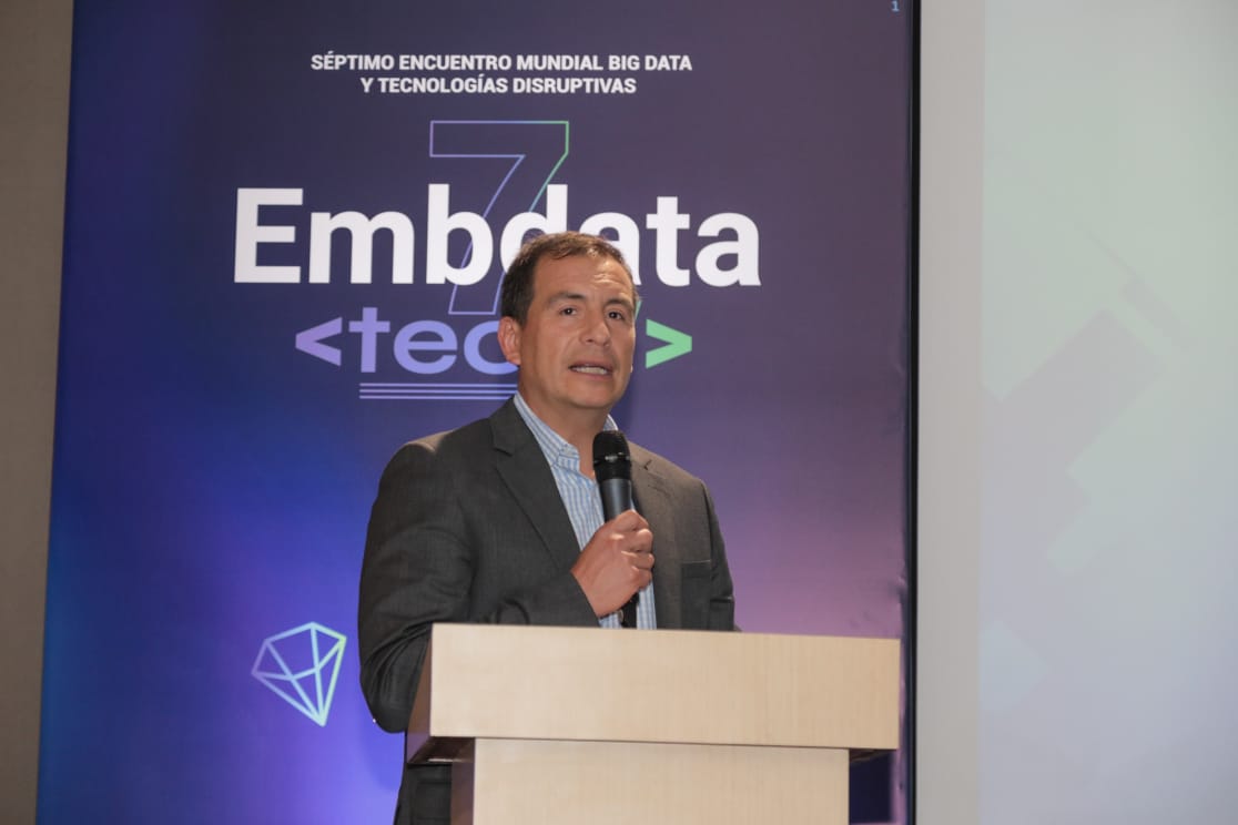 SENAComunica's tweet image. #AEstaHora En el desarrollo del panel en #embdata2022, nuestro director administrativo y financiero @wjrojasmo, dice que &quot;El SENA viene formando a los aprendices en nuevas tecnologías con el objetivo de cerrar la brecha digital y fortalecer el catálogo de servicios&quot; @EMBdata