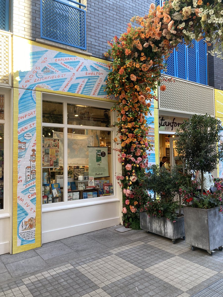 BatsfordBooks's tweet photo. What a day to be launching #AdamDant’s #PoliticalMaps! @StanfordsTravel @TAGFineArts #politics https://t.co/0OGbScsTmF