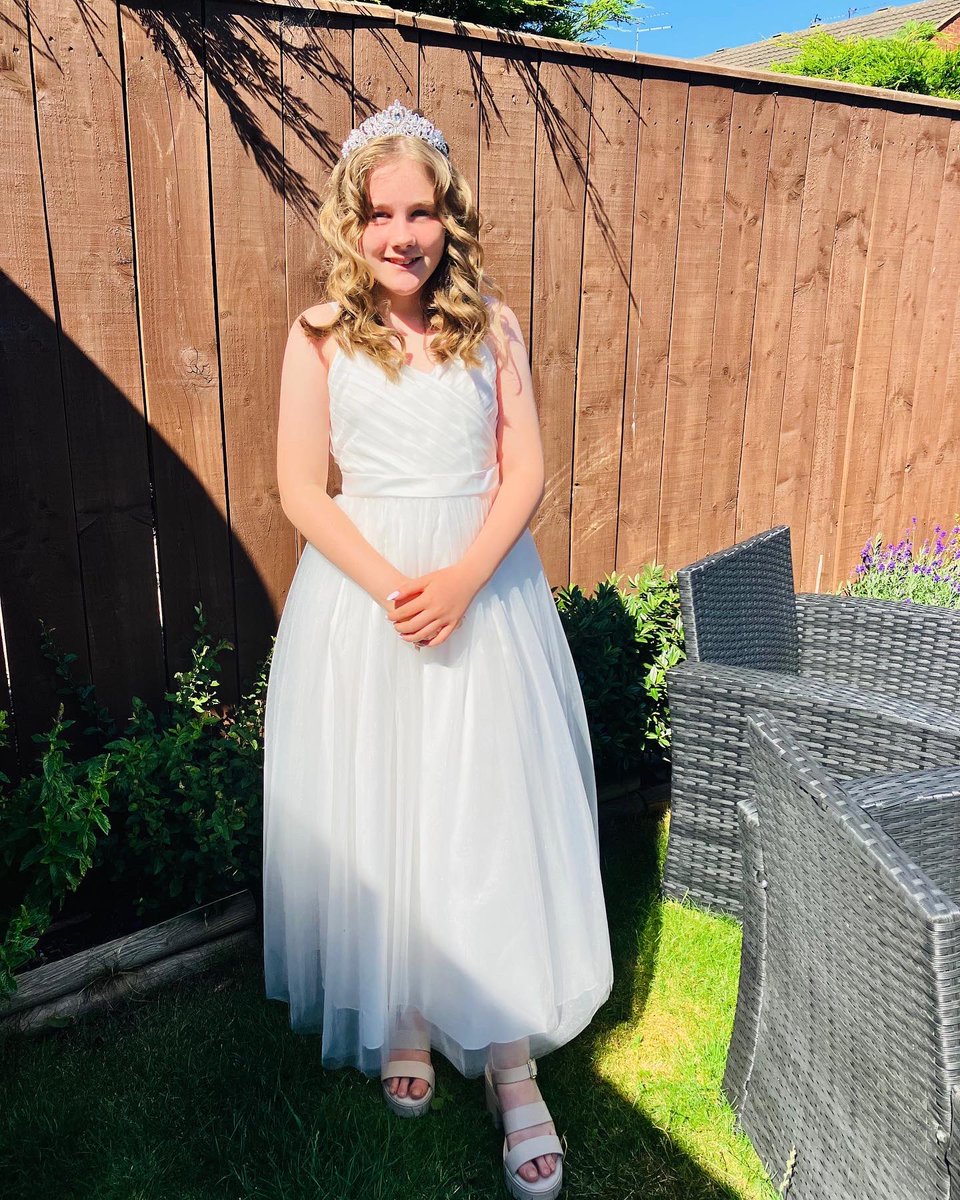 karenmc1979's tweet photo. @EPA_Y5_Y6 @DeltaEstcourt Leavers Prom 2022 Estcourt Teachers you did us proud, thank you for everything you do for our children ⭐️ https://t.co/Sx19KFRCFw