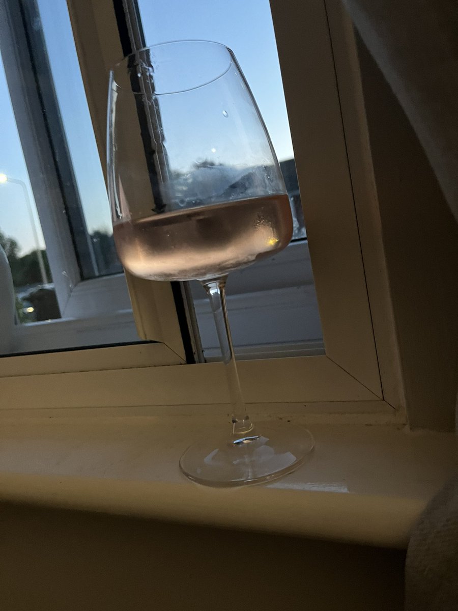 TromansRhiannon's tweet photo. Celebrating a cracking result at work today. Hard work and perseverance pays off #crackingresult #andrelax https://t.co/taYF8wdozW