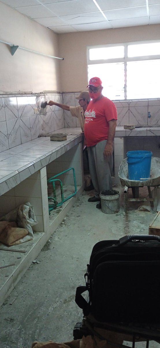 PitaDra's tweet photo. En el @hospital_ali avanza el trabajo de los organismos en el proceso constructivo. Jornada de esfuerzo decisivo #CiegodeAvila #SinPerderUnDia #LatirAvileño #SiempreEs26 @IzquierdoAlons1 @yuslayvis @AniaRosa10 @TomsAlexisMart1 @Yosvanymgp https://t.co/EHqtpejCFM