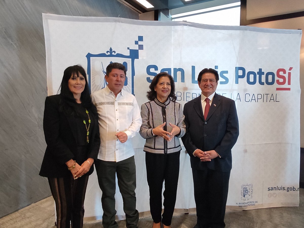 InverTuristica's tweet photo. #DíaDelAgenteDeViajes 
@asoactual que preside @ARMANDBOJORQUEZ firma Convenio de adhesión con @SLPMunicipio para impulsar @Turismo_SLP 
Firma como testigo de honor @EpaniaguaM presidente de @AMAVNACIONAL, ante la presencia de las Filiales #AMAVNacional @DIFMunicipalSLP @OITSISTO https://t.co/SUkCa6RP5p