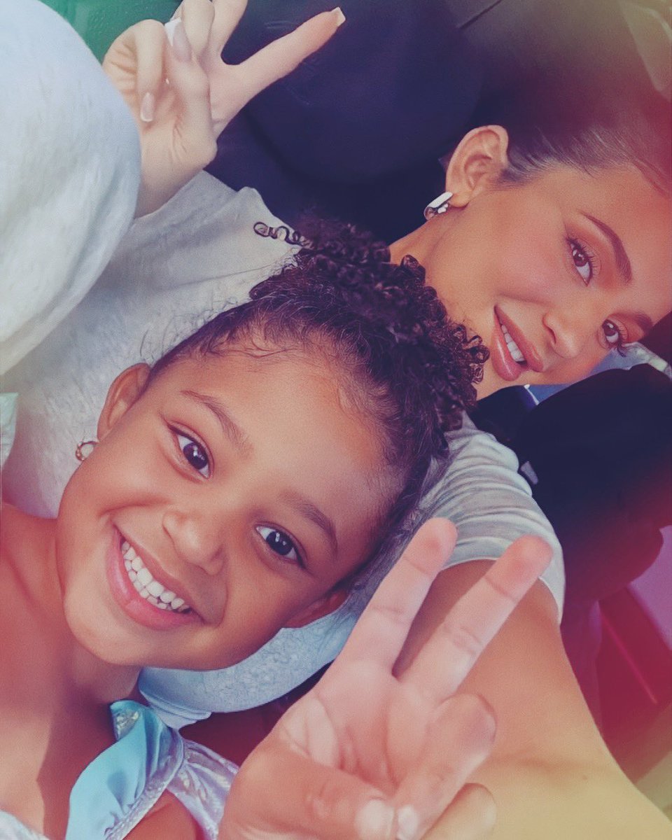 PhotoGridIcons's tweet photo. Stormi gets more beautiful every day is kylie's face ✨
📱 : Edited by AirBrush App.
✨: Filter Day-3 of Color Pack
#airbrushapp #photo #Stromi #KylieJenner https://t.co/tAHzxHkGM5