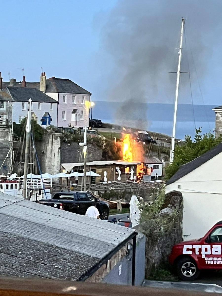 HarrisHello's tweet image. Fire at HBQ @The_Longstore #charlestown #staustell