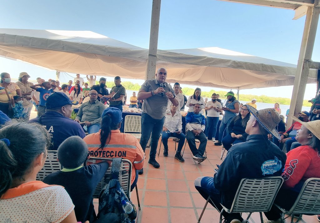 Minpescave2's tweet photo. #Ahora En asamblea con los tres Conppa del mcpio Páez, edo Miranda, con la energía de la Laguna de Tacarigua, escuchando para atender rápido y revolucionar todo lo que haya que revolucionar. La instrucción del Pdte @NicolasMaduro es ir hasta las catacumbas del pueblo.
@Jcloyo https://t.co/GPap0Zoqh7