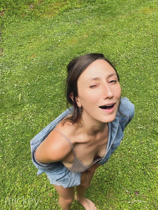 &mdash; attention please. 🌱 https://t.co/LudmifVRK7