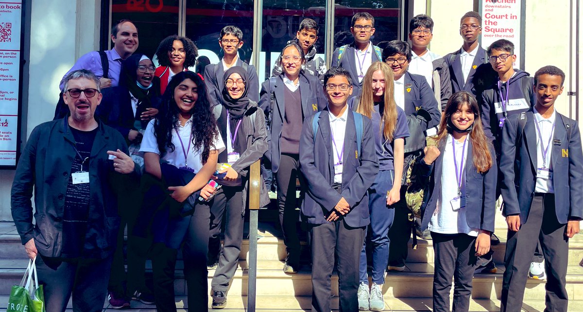 misterfeleppa's tweet photo. Enormous thanks and respect to #ThatIsNotWhoIAm @royalcourt, it was so good, our @HarrowHighSch #computerScience class really loved it :) https://t.co/veTvULUPHT