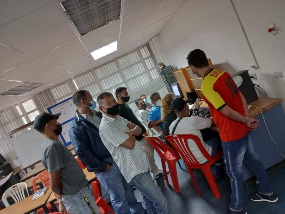 CFSLBPF_DC's tweet photo. #7Jul Trabajadores de la Maternidad Concepción Palacios participan en el curso Destrezas y Principios Básicos de Electricidad dictado por el MTP Ludin Hernández del CFS Luis Beltrán Prieto Figueroa @IncesCaracas1 

@_LaAvanzadora @WuikelmanAngelP @Incesocialista https://t.co/PUW4WkXJhK