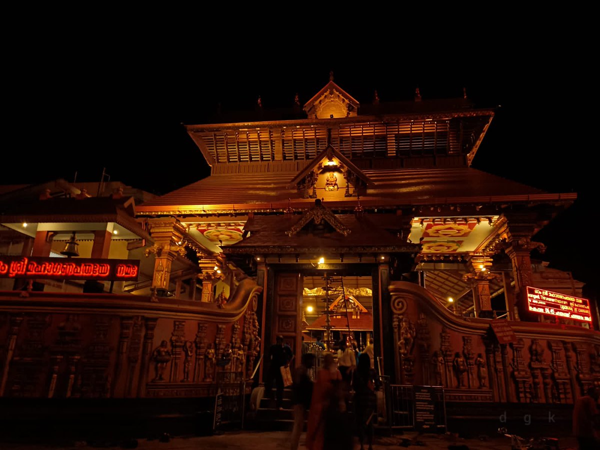 DivyaGopalakri3's tweet photo. കാലങ്ങൾ കഴിഞ്ഞിരിക്കുന്നു അന്നും ഇന്നും പ്രിയപ്പെട്ട മൂർത്തീ ഭാവത്തിനരുകിൽ തൊഴുതു നിന്നിട്ട് - എനിക്കായി കരുതിയതാകും ഇന്ന് - കഴിഞ്ഞ കാലങ്ങളെ അത്രയും വിസ്മൃതിയിലാക്കി അനന്തപുരിയുടെ ബാലഗണേശ ദീപാരാധനയിൽ മുഴുകി ഒരു സന്ധ്യ . ഇനിയും ഇനിയും കാണാൻ കൊതിക്കുന്ന ആ തിരുരൂപം മനസ്സിൽ എന്നും - https://t.co/tYU5ocZuZd