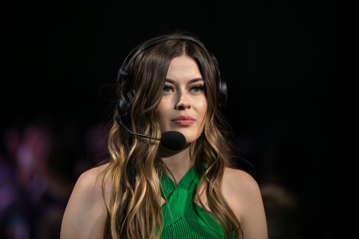 LeahRevelle tweet media