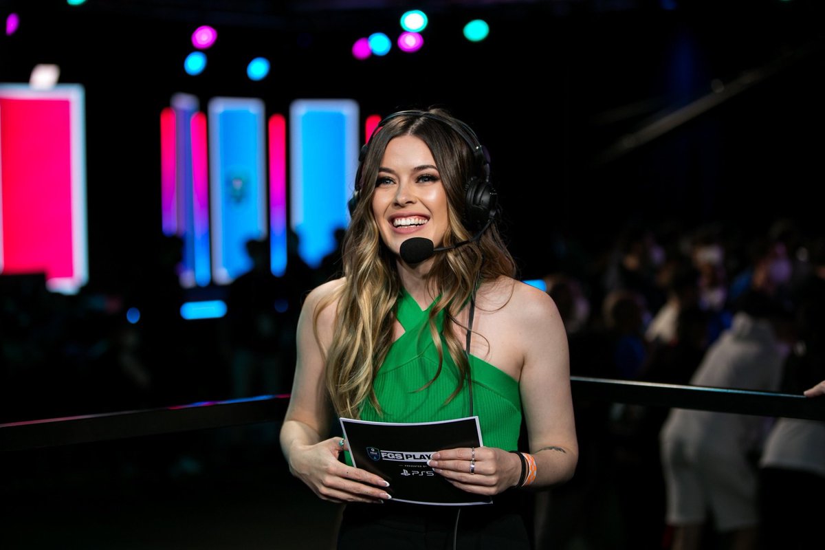 LeahRevelle tweet media