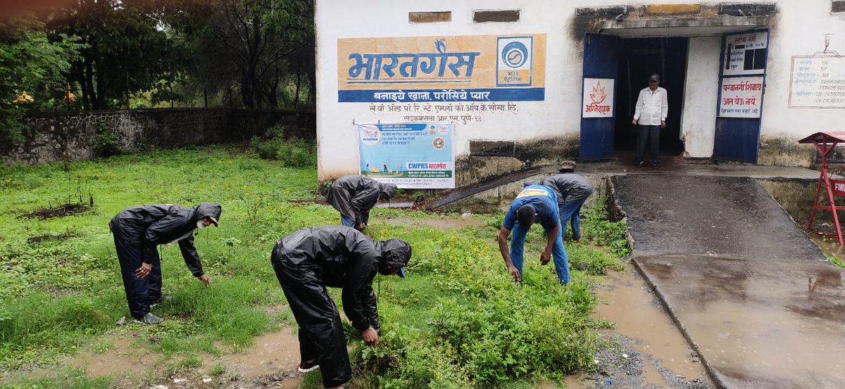 Bharatgaspune's tweet photo. #SwachhataPakhwada Cleanliness Drive conducted by LPG Team Pune - Raikar Bharat Gas, Ratan Enterprises, CWPRS Bharat Gas and Others.
@cmdbpcl
@BPCLimited @kumarsantbpcl @TVPANDIYAN1 @sudiptom1968 https://t.co/F7pFHxmHVL