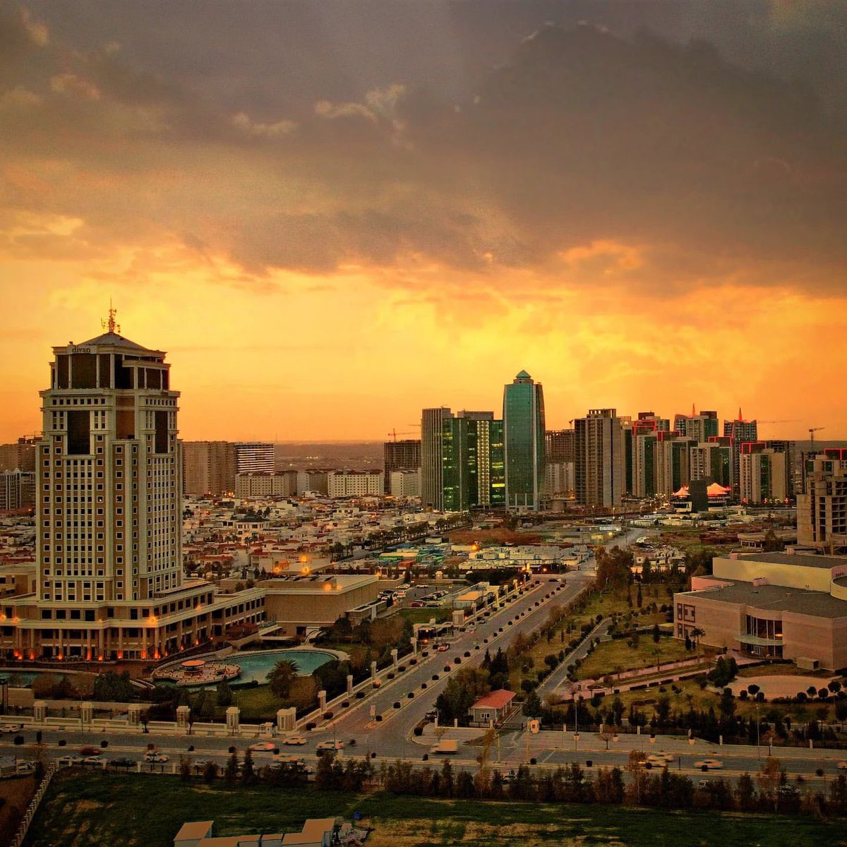 visitebl's tweet photo. Which word could describe this sunset view over the city of Erbil?!
Photo Credit @BilindTahir
#visiterbil #erbil #hawler #اربيل #ههولێر #ErbilSunset #ErbilCity #ErbilSky https://t.co/yixYUkecaG
