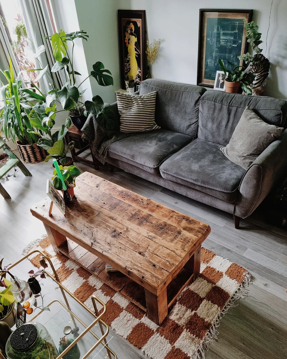 A rustic coffee table is always for the WIN 🏆
📷 @oureclecticwonderland ❤️

Visit Shop @ buff.ly/3kM1iNe

Follow Us 👇
#theurbanport
.
.
.
#myvictorianhouselove
#rockmyhomestyle
#sweetlikechocolate
#homeinspodaily
#dogsbollocksdecor
#uohome
#vintagefinds
#vintagehome