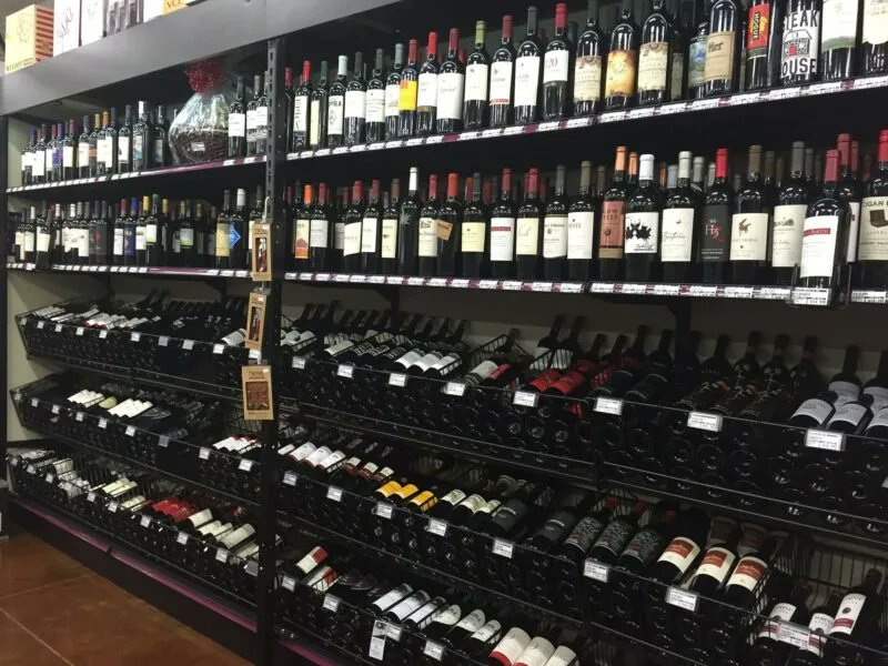 ShelvingDepot's tweet photo. With the #Summer in full swing, now is the perfect time to start planning for the holiday season.

Maximize precious selling space and display your liquor, beer, and wine on reliable, efficient #liquor store shelving displays. 🍷🍸🍹🍺

Learn more: https://t.co/shO2t01M1J https://t.co/bzuENeeES4