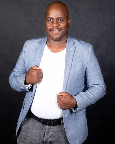 moeraneb14's tweet photo. Leshole Mabitsela.......the first man to tell a woman to pay half of the bill......on their date.....🤣🤣🤣#SkeemSaam https://t.co/jPaI7lepP1