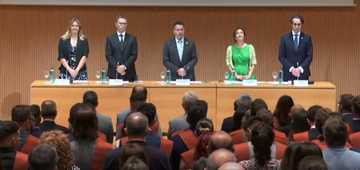 itelecos's tweet photo. @subanuelos asistió a las graduaciones de la @TelecoUPV en nombre del #COGITCV/AGITCV. 😎
Así fue y así te lo contamos:👇🏼
https://t.co/OagALtuti4
#futuro #somosteleco #profesionales #ingenieria https://t.co/FXxC2ROzmd