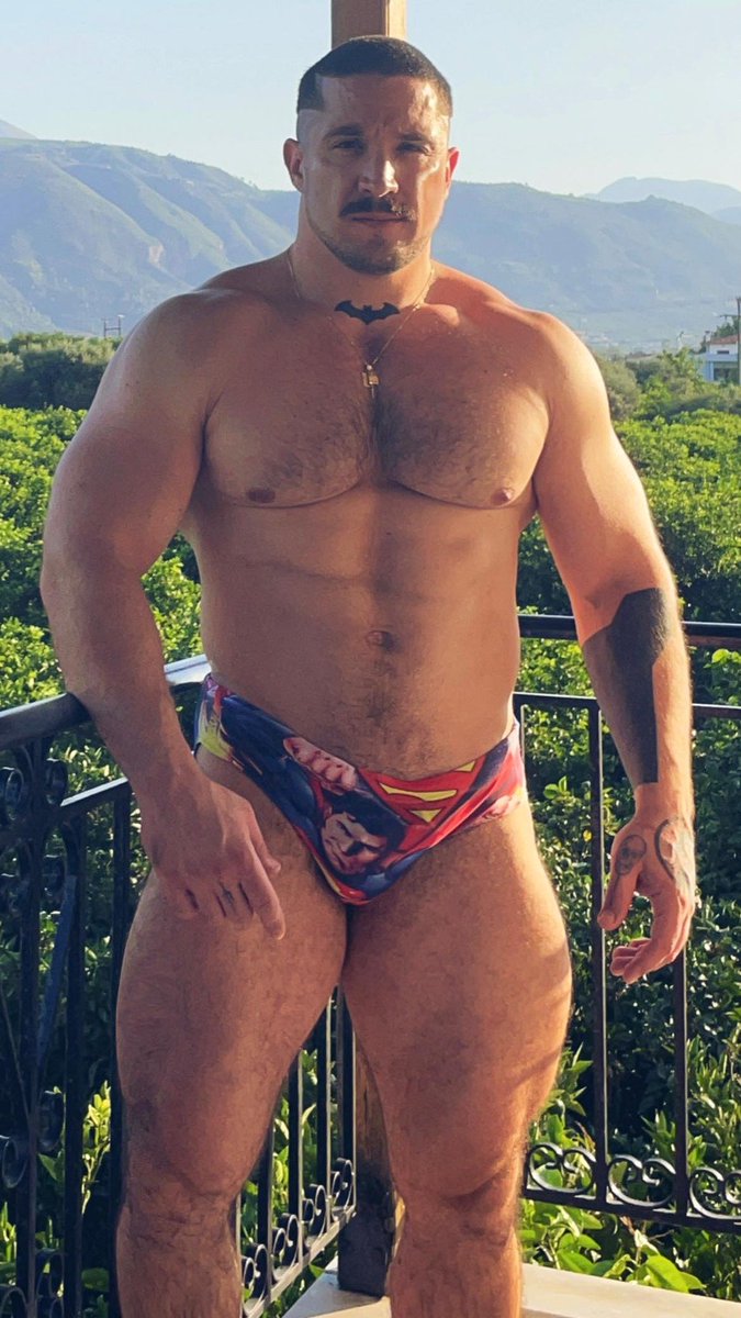 GoldenTriumph's tweet photo. Comparte este Steve Raider de la suerte pa que consigas los brazotes y las piernas que el gimnasio te está negando✨✨
#SteveRaider https://t.co/1esU1F6n0b