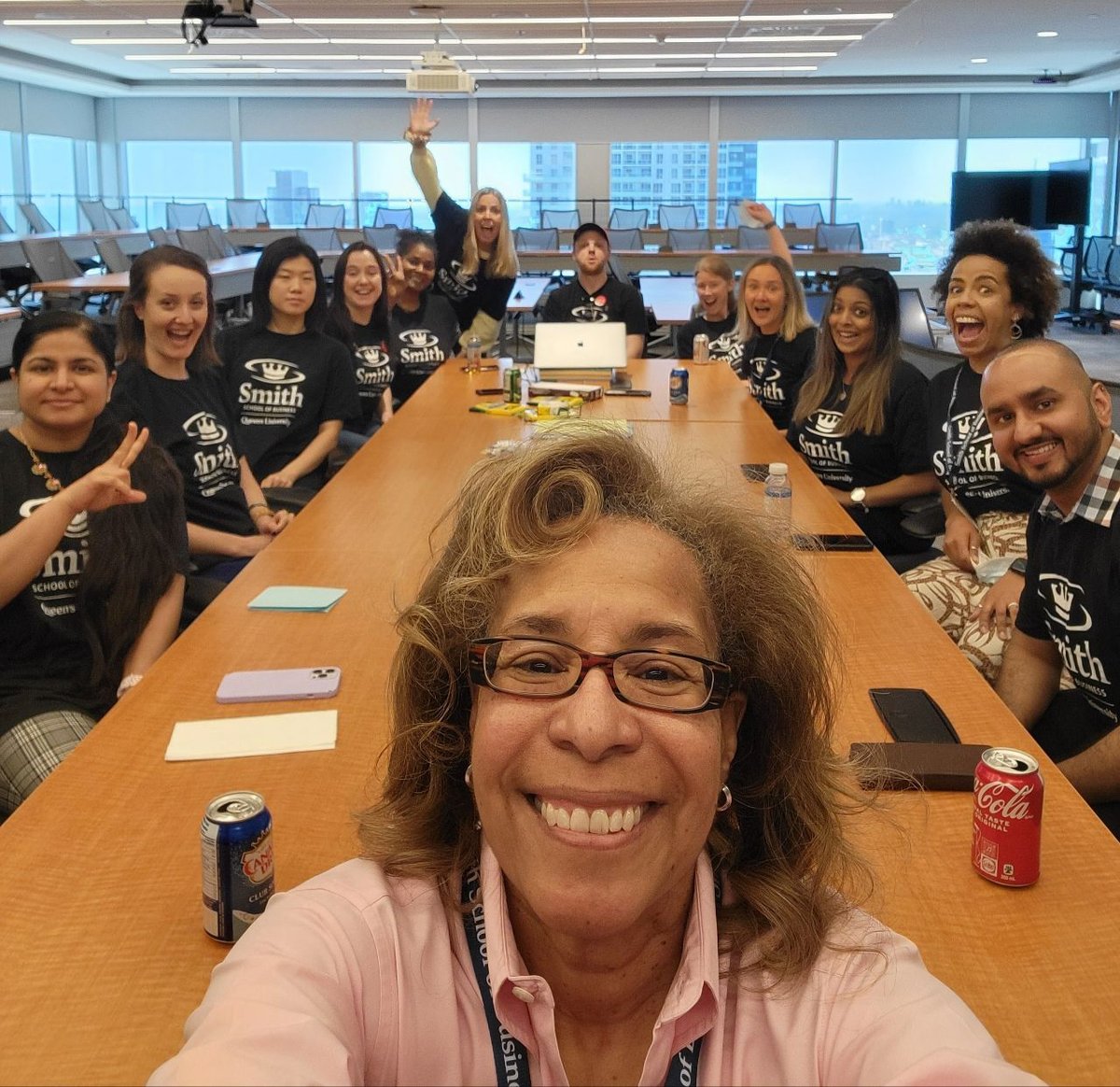 SmithBusiness's tweet photo. Last week, #SmithToronto spent the day #GivingBack to the local #community. One activity saw the group write uplifting messages to senior citizens as part of the not-for-profit initiative Sending Sunshine. https://t.co/H3E1CbmptN