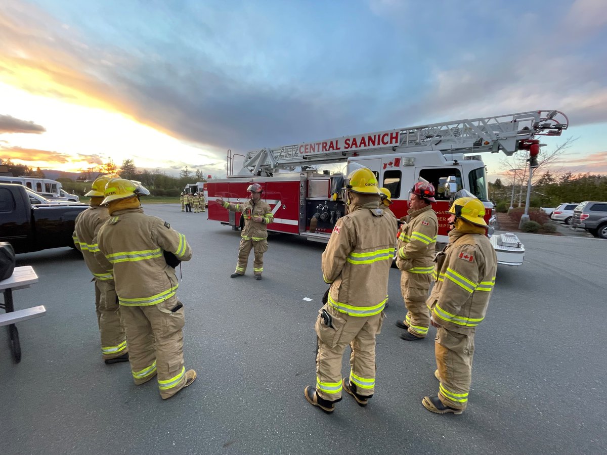 CSaanichFire's tweet image. We are accepting applications for #POCFirefighters. Recruit class competition will be this fall. Have you wanted to give back to your community? Do you live in #CSaan? Are you over the age of 19? If so, apply now! We are accepting application until Aug 31. ow.ly/WQCb50JP0Km
