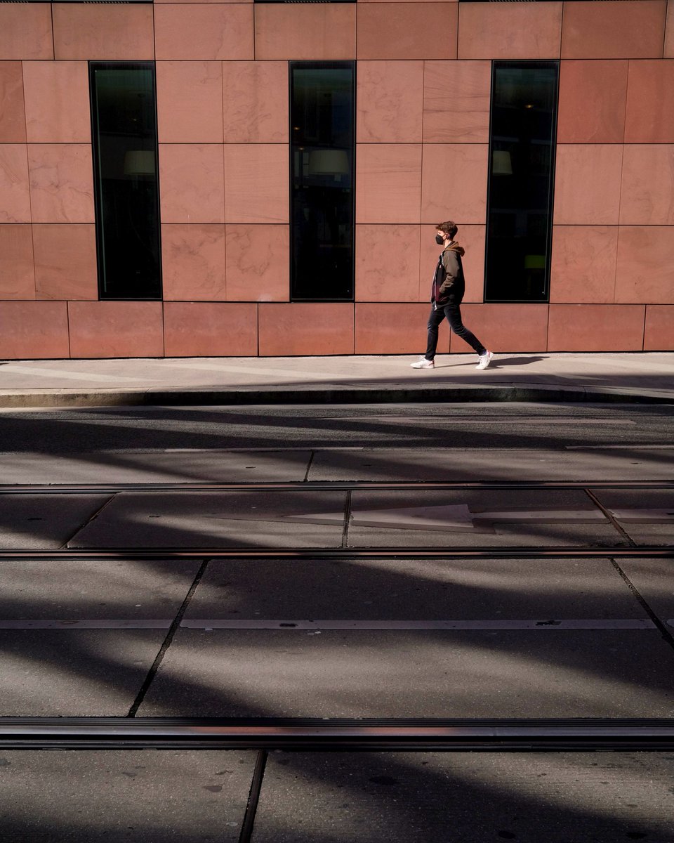 StreetphotoW's tweet photo. In geometry light and shadow - Vienna 2022
#streetshooter #streetphotography #burnmyeye #photoobserve #observecollective #ourstreets #Streetshot #StreetPhotographer #street #urban #urbanphotography #streetlife #photographer #citylife #lensculture https://t.co/14WiGSAOdy