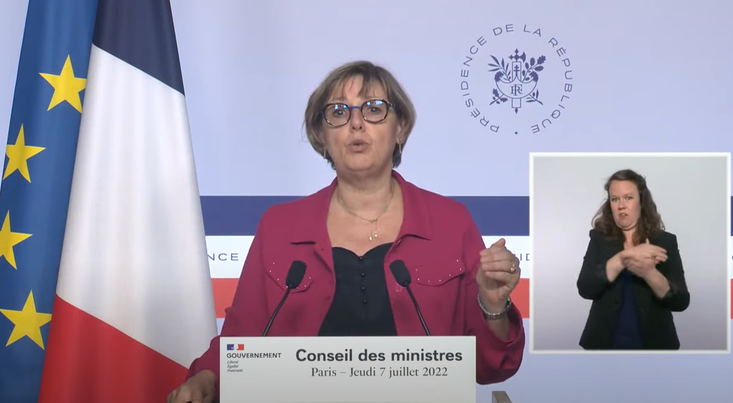 La_FAGE's tweet photo. #Rentree2022 I @sretailleau, Ministre de @sup_recherche annonce 3 mesures pour les #étudiant·e·s dès la rentrée !

1️⃣ Revalorisation 📈 des #bourses sur critères #sociaux à hauteur de 4%

👉 Une augmentation attendue que nous saluons, bien que toujours inférieure à l'#inflation https://t.co/CbwHddLtK2