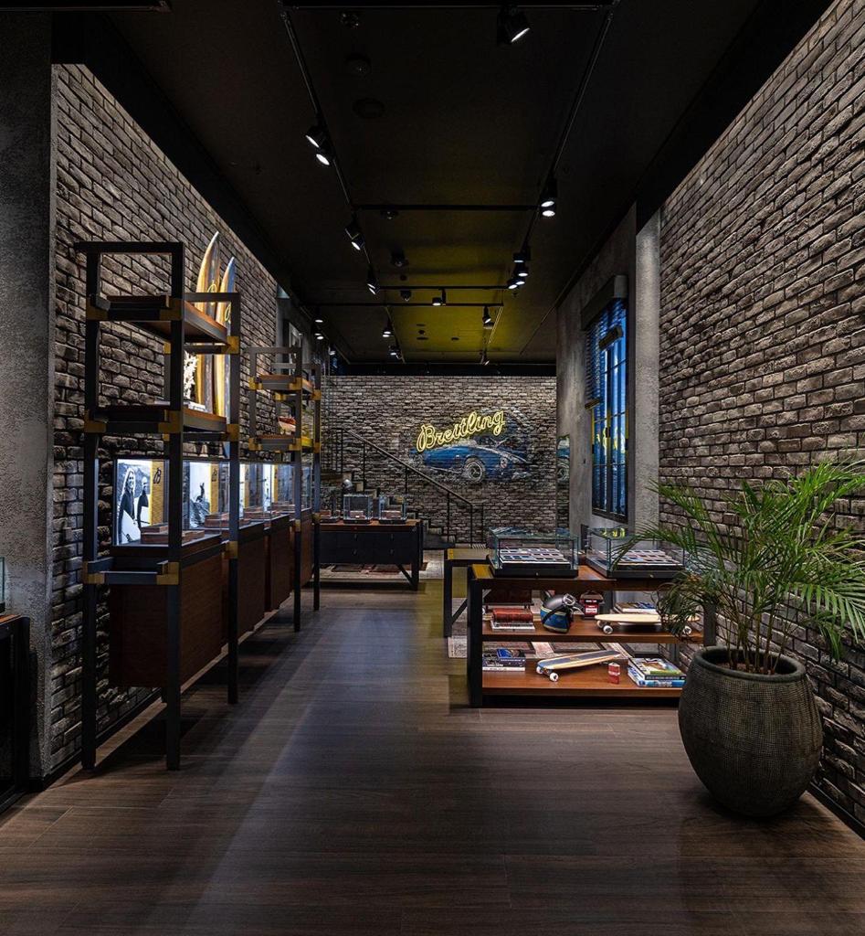 casadevallgroup's tweet photo. Bringing #highend to Sydney and Madrid with this @Breitling project! 🤩

#customdesign #millwork #details #fixtures #luxury https://t.co/gr2ihtxqPn