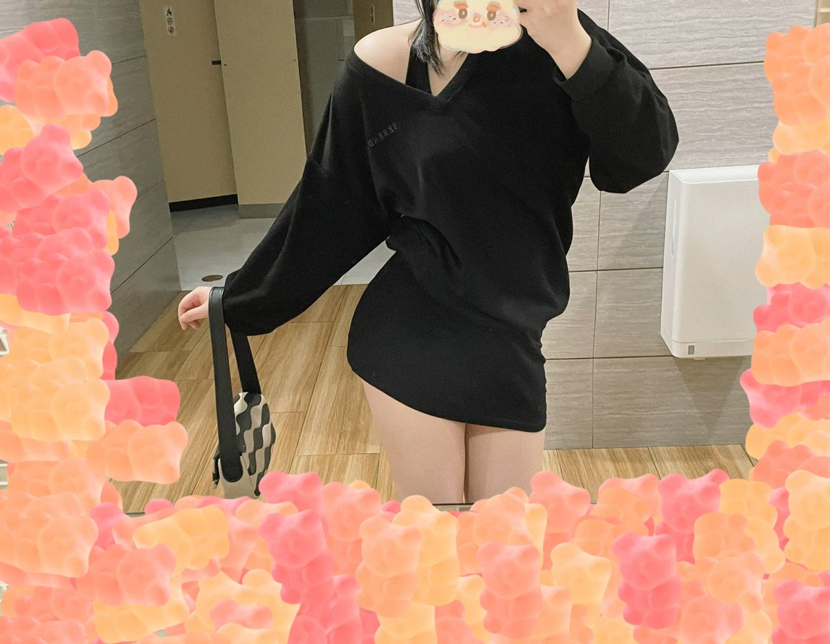 回忆一下那天厕所露出吧
（鬼鬼祟祟的还被保安门口问了好久……害怕得湿透了） https://t.co/WGJLRZlrBu