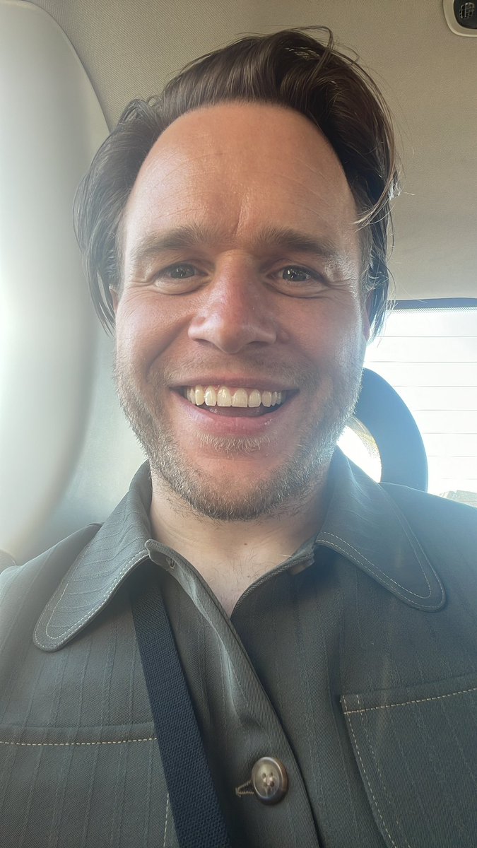 ollymurs's tweet photo. @katieelizabethx Yep! I’m alive party people! The fake tanned face and white neck is backkkk.. your be sick of by the end of the year 🤪🤪👀👀 https://t.co/ith7F5O21Q