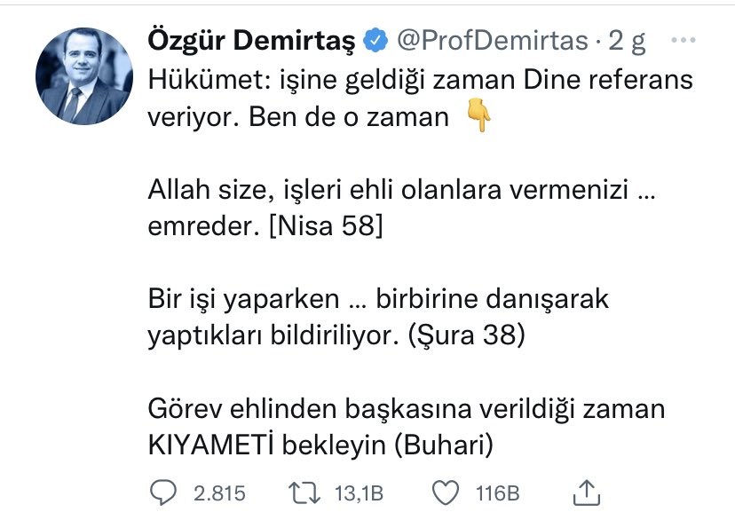 ismailsaymaz's tweet photo. Mustafa Ceceli’ye helal olsun. Kabe’de tavaf ederken “Uzakdoğudan gelmiş sarı benizliler ve küçük boylular” ile Türk bayrağını öpüp bir eliyle Erdoğan için dua ediyor. Aynı anda diğer eliyle Özgür Demirtaş’ın hükümeti eleştiren twitlerini beğeniyor. https://t.co/MlubAy1poa