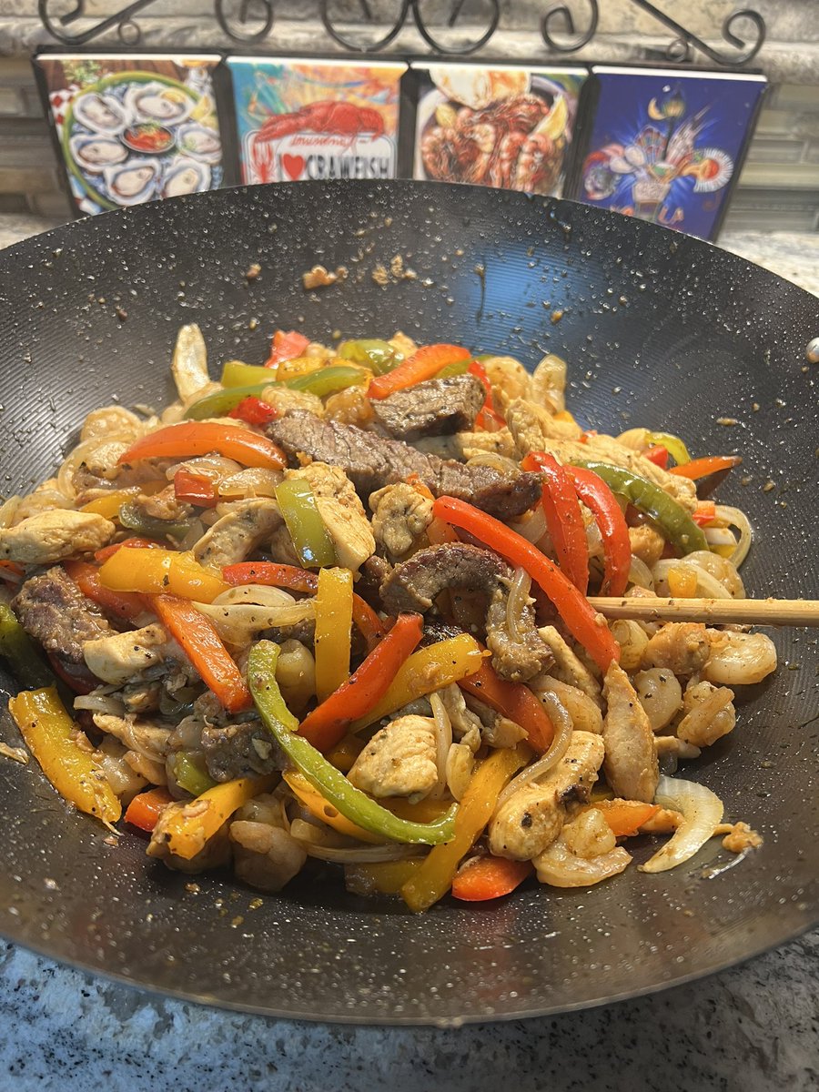 Today’s menu…. Steak, chicken and shrimp fajitas.
Super yummy 😋 
#rickycancook