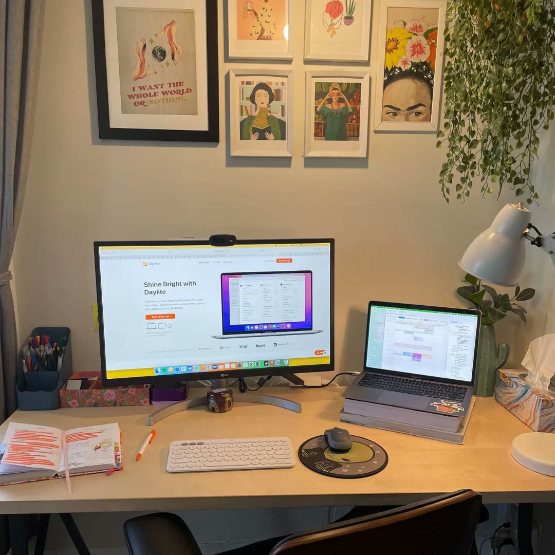 marketcircle's tweet photo. Having a designated #workspace that brings you inspiration and keeps you in the zone is fundamental. Check out our Content Coordinator’s workstation:

#remotework #remoteworklife #remoteworkspace #remoteworkerlife #remoteworkingtips #workstation #workfromhome #wfh https://t.co/JfHOP17oTx