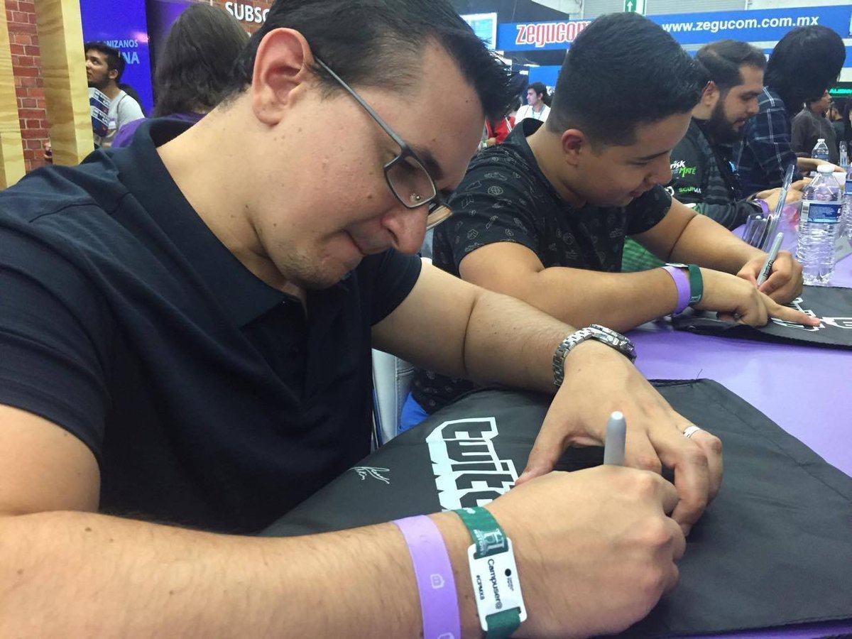 GanqueGaming's tweet photo. Cuando me colaba entre los grandes @alkapone y @AkimAguilar https://t.co/PmrCnVmb0x