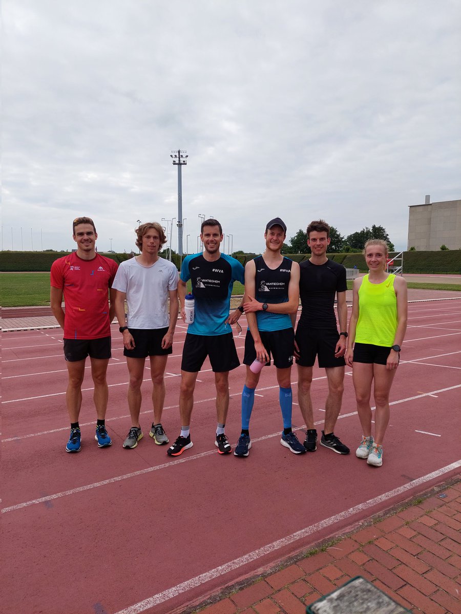 WVARUNNINGTEAM's tweet photo. Track session @Bruges , our home track with Joris Basslé, Aaron Van Lersberghe, headcoach @stijnfincioen , Ruben Cornelus , Bert Deprez and Charlotte Van Laethem. @TimCalliauw was 2 fast, he was already gone when we took this picture 😀. #teamworkmakesthedreamwork #athletics https://t.co/GF86kp3pQq
