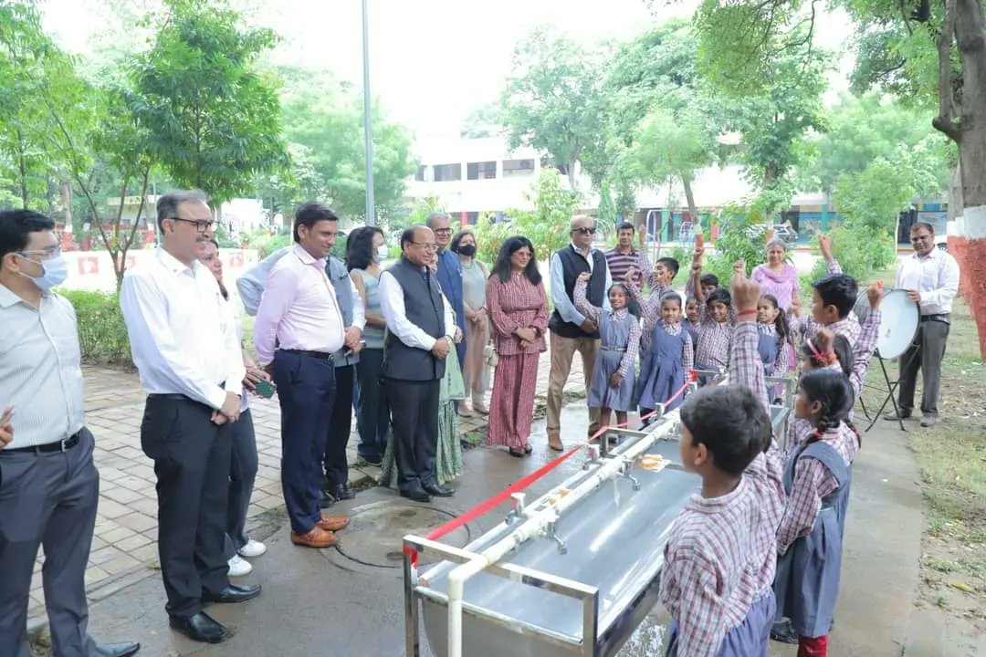 RIDistrict3011's tweet photo. On 1 July 2022, the first day of RY 2022-23, 15 #handwashstations were installed in various schools in Delhi, Gurgaon and Faridabad.
@AshokKantoor @JenJonesRotary @Rotary @rotary_india
#ImagineRotary #ridistrict3011 #washingstation #water #sanitation (1/3) https://t.co/d0dus4Oftd