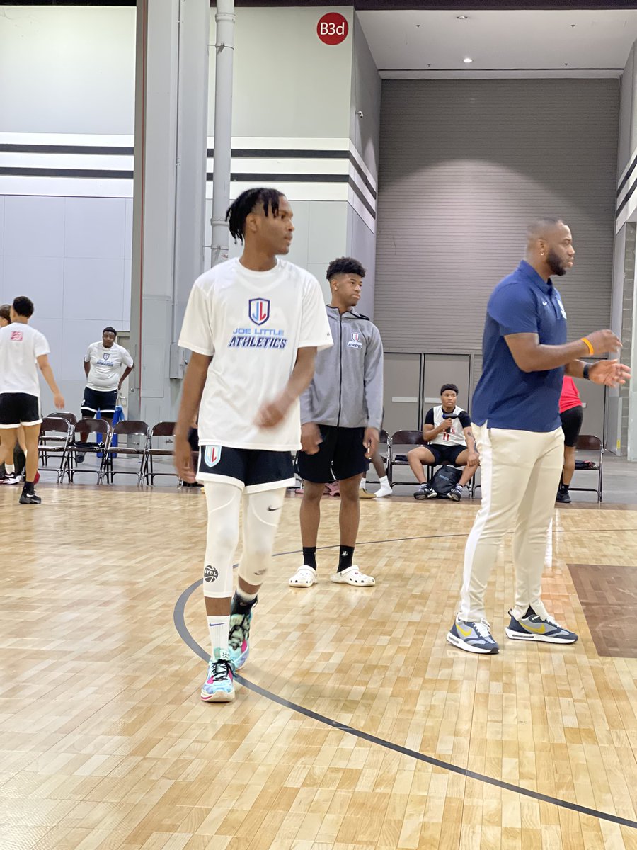 ai3mcgrady's tweet photo. Good Debut for @2024JordanBrown For @joelittleathlectics 16u got the 60-46... #battleofthesouth @ny2lasports @djones8301 @RcsSports @GDayHoopScout @630Saints @OthaLBrown https://t.co/SVmOv1ez1w