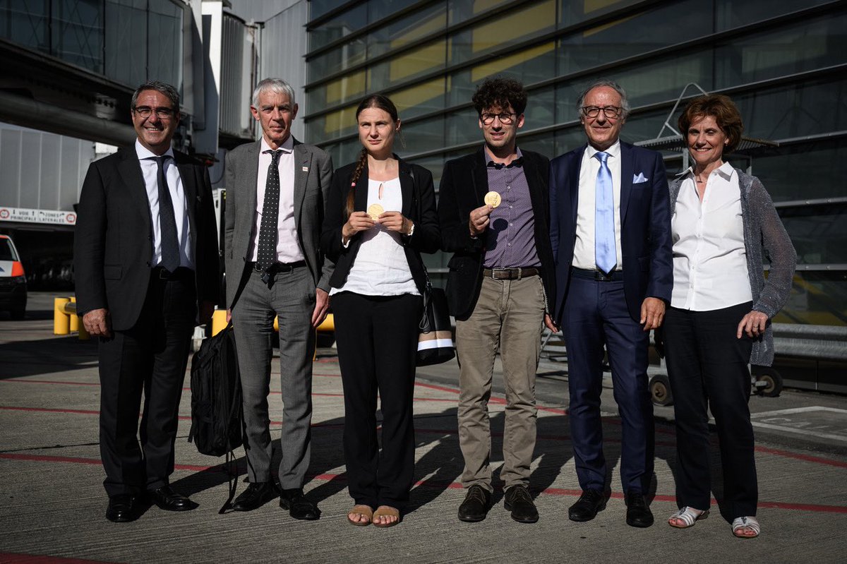 A very warm welcome back home to Switzerland's two Fields Medal laureates, Maryna Viazovska @epfl_en and Hugo Duminil-Copin <a href="/UNIGEnews/">Université de Genève</a>! <a href="/MartinVetterli/">Martin Vetterli</a> #FieldsMedal

actu.epfl.ch/news/an-epfl-m…