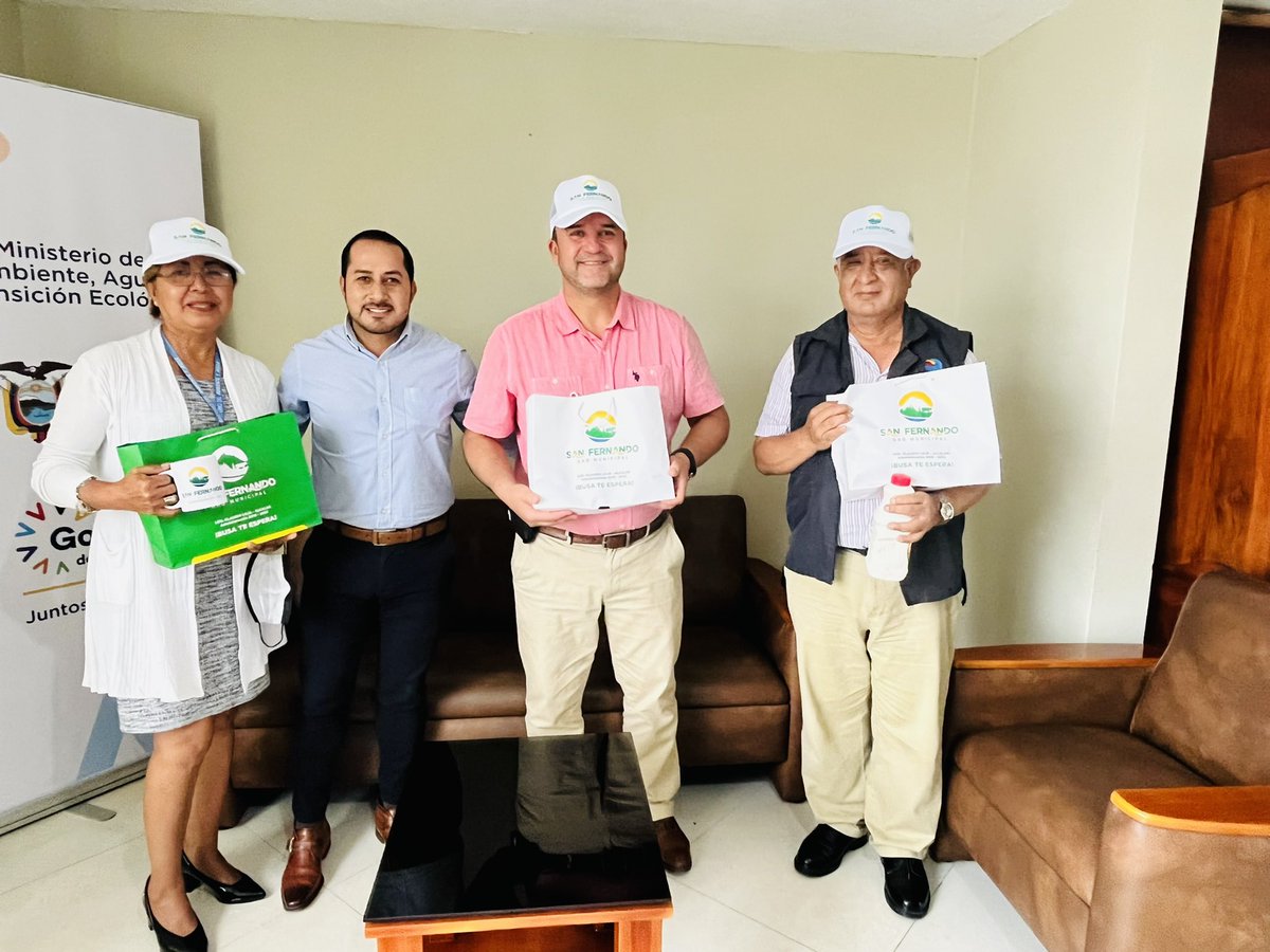 El alcalde <a href="/claudiomarloja/">Claudio Omar Loja</a> recibió la Viabilidad Técnica “Consultoría para el mejoramiento y repotenciación  del Sistema de Alcantarillado Sanitario y planta de tratamiento del recinto San Isidro”,  por parte del Ministerio del Ambiente, Agua y Transición Ecológica .