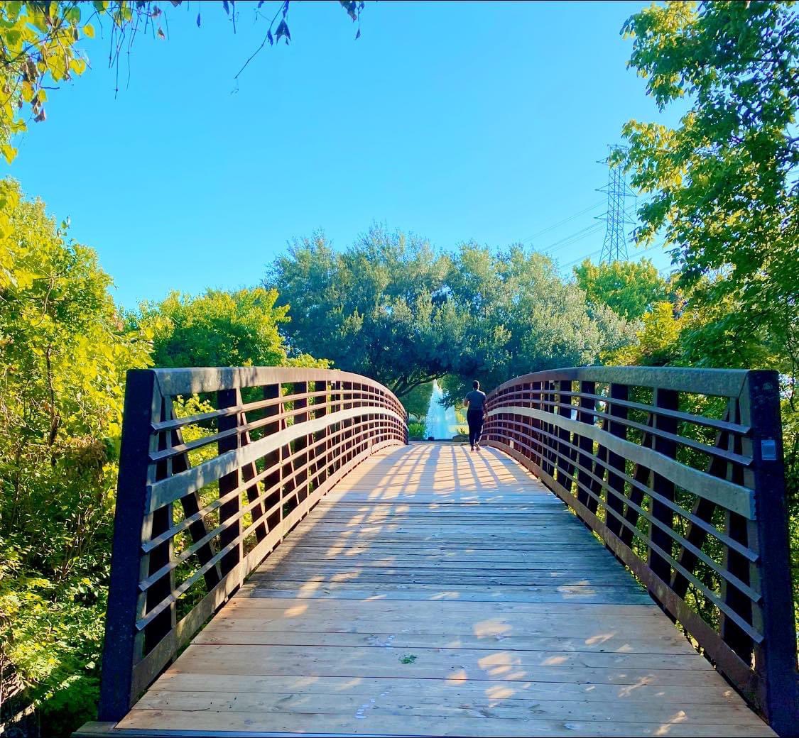 geauxnatural's tweet photo. 💙Thriving💛Thursday🧡 
#Day7 #30DayJumpStartREMIX #TrekToExplore #WhileOutOfTown  #GirlTrek #GirkTrekNewOrleans #nolatreks 
👟💙💛🧡☀️💦 https://t.co/tUtQk1z68U