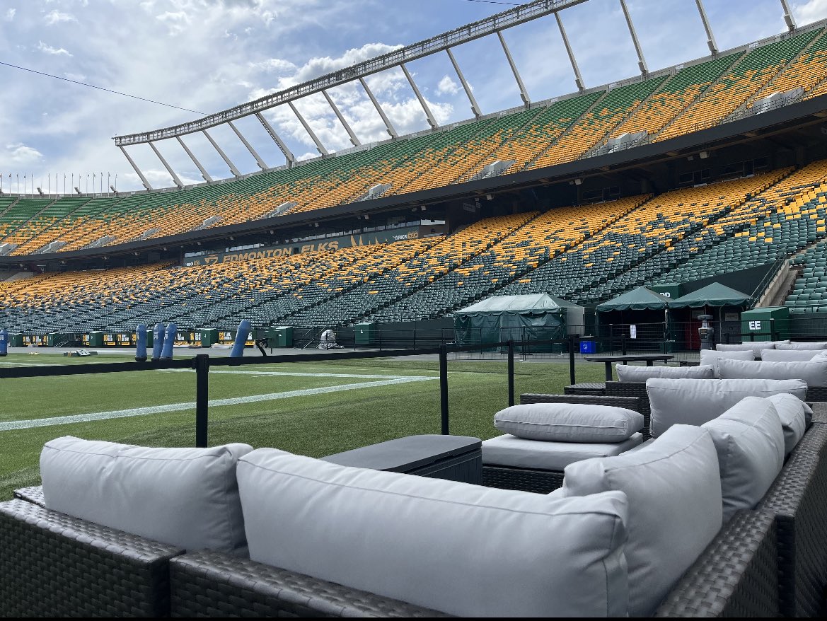 EEKarter's tweet image. Happy game day! We have one LOGE table remaining. Giving it away to one lucky person for our game tonight at 7pm. Must be following me, RETWEET for a chance to win the table! Good luck. #GoElks