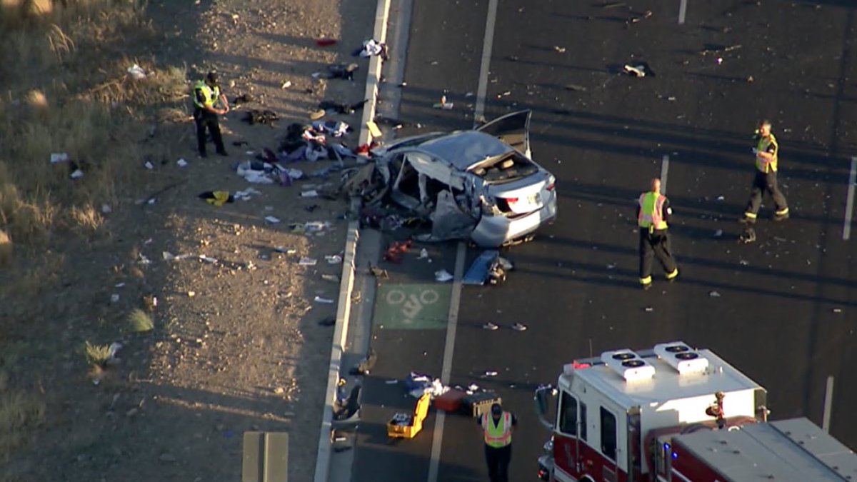 abc15's tweet photo. BREAKING UPDATE: A man has been arrested after El Mirage PD says he pulled on his girlfriend's steering wheel causing a head-on crash that killed an 11yo girl yesterday.
https://t.co/189i3vf8fl #abc15 https://t.co/z25X6Zmt34